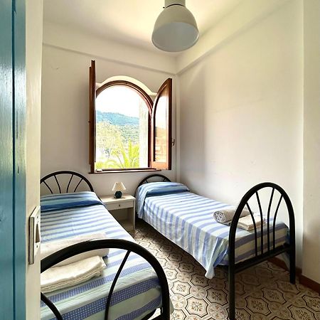Villa Vista Mare Su Tre Piani Con Giardino à Falerna Extérieur photo