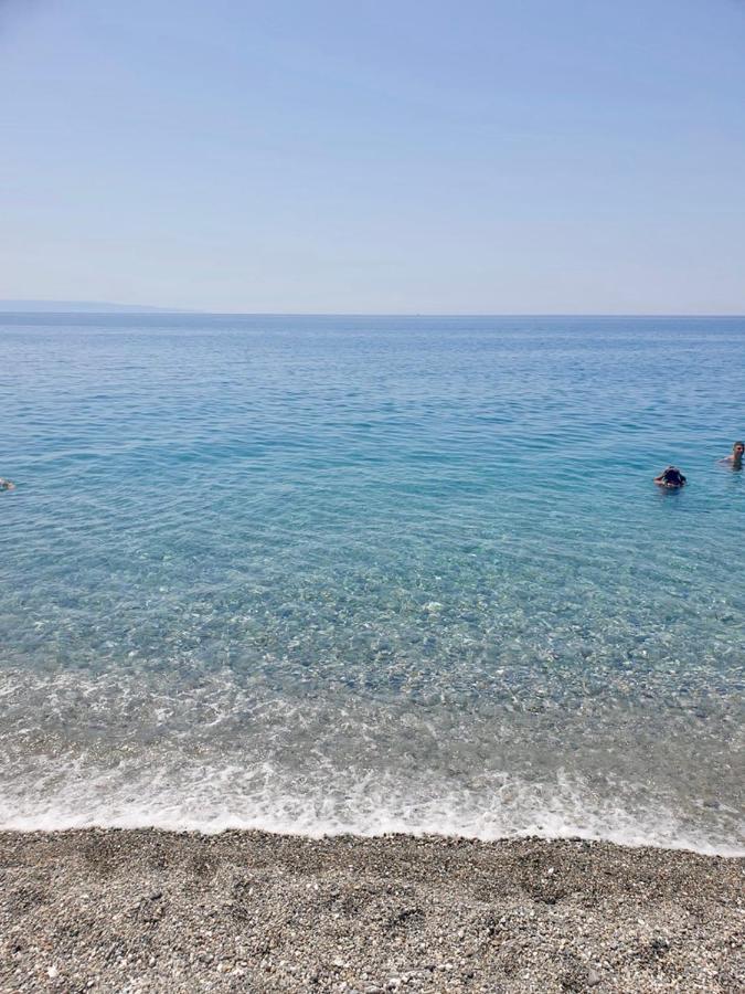Villa Vista Mare Su Tre Piani Con Giardino à Falerna Extérieur photo