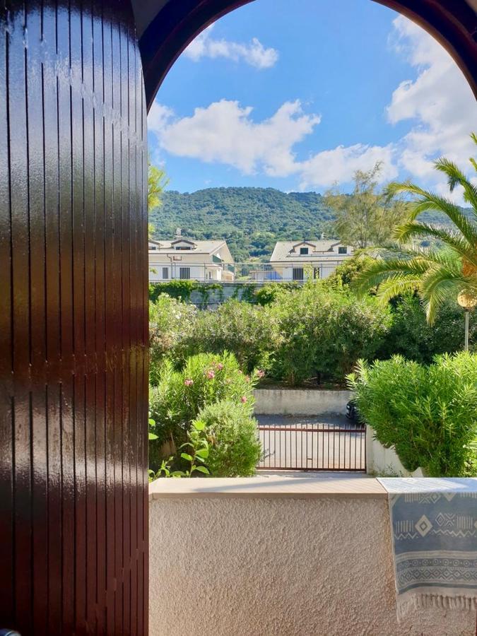 Villa Vista Mare Su Tre Piani Con Giardino à Falerna Extérieur photo