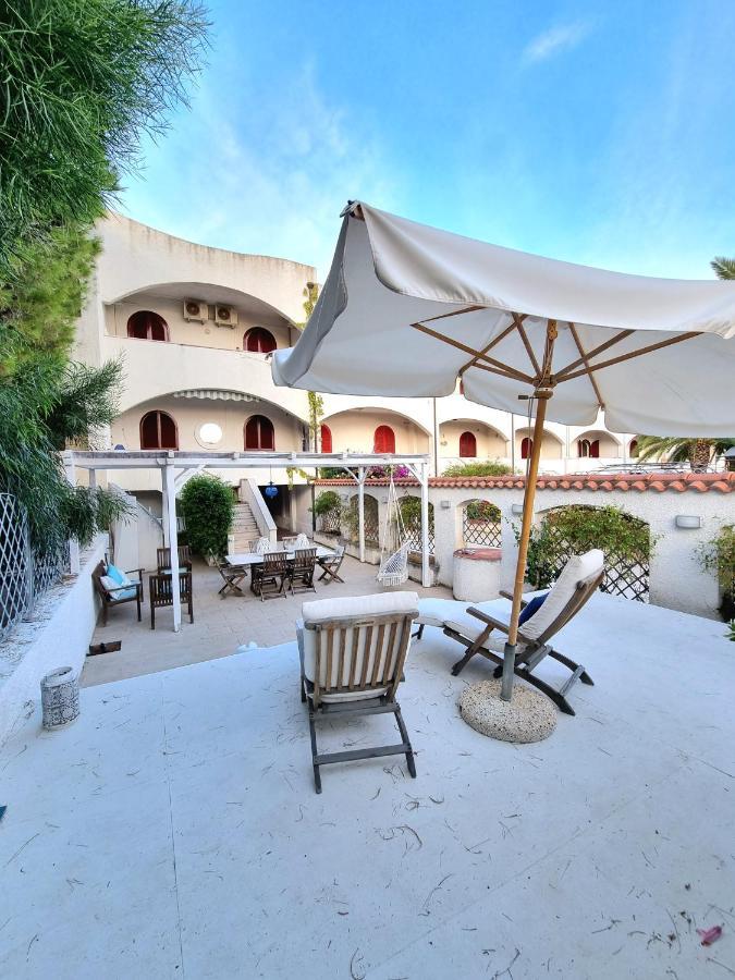 Villa Vista Mare Su Tre Piani Con Giardino à Falerna Extérieur photo