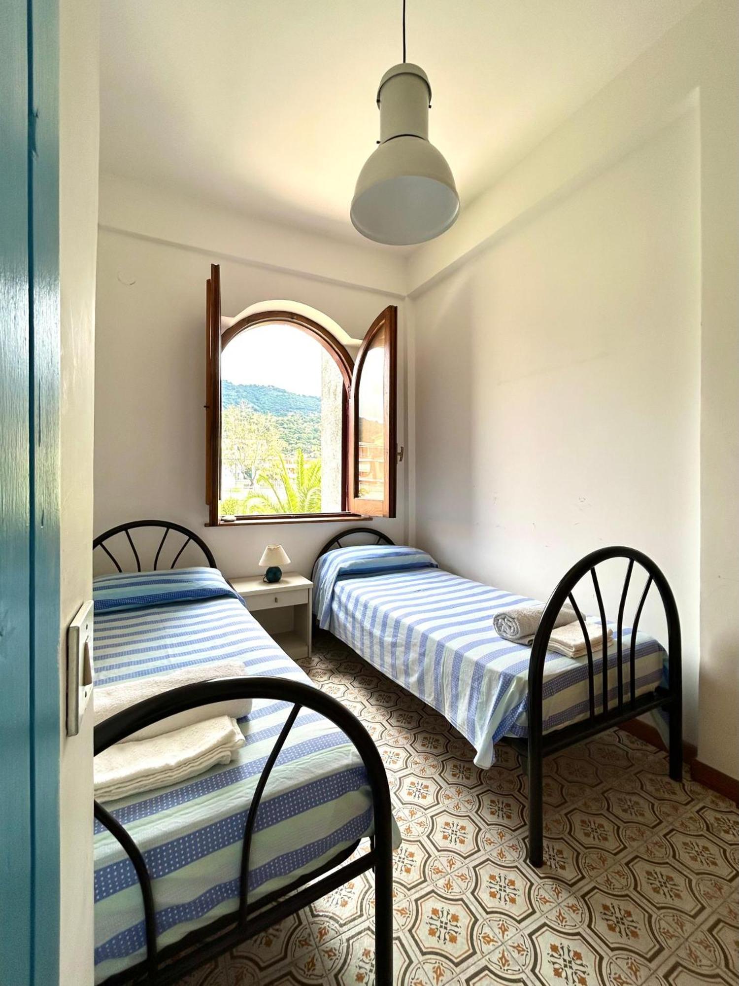 Villa Vista Mare Su Tre Piani Con Giardino à Falerna Extérieur photo